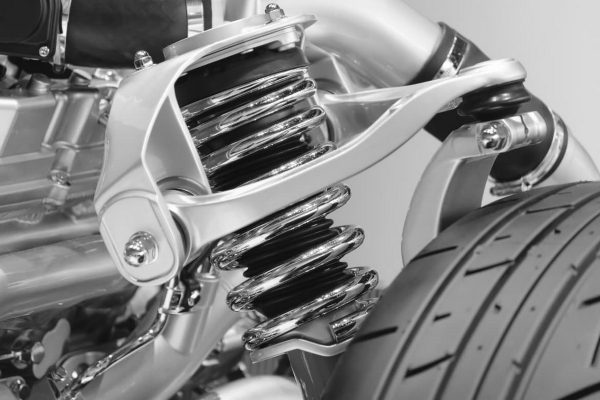 thay thế giảm xóc ô tô 2